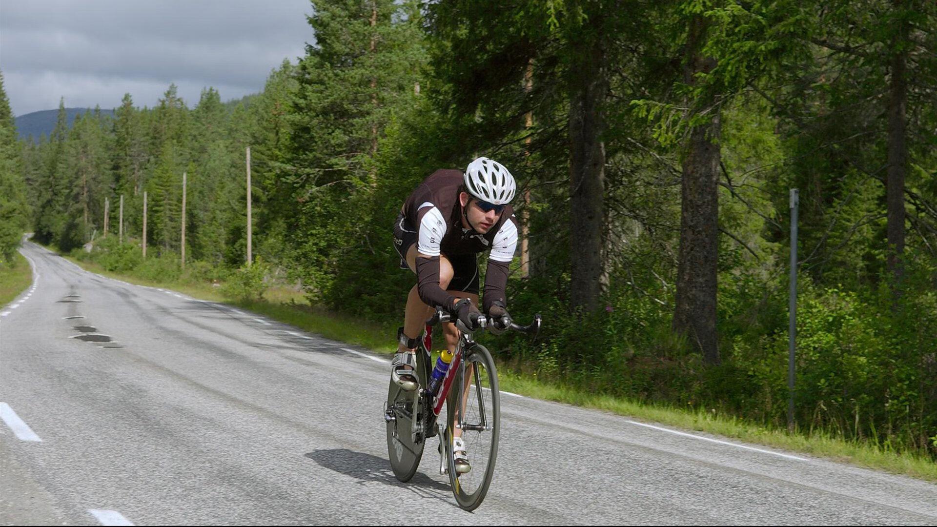 巅峰对决，格斗巨星鏖战五回合，争议判决定胜负